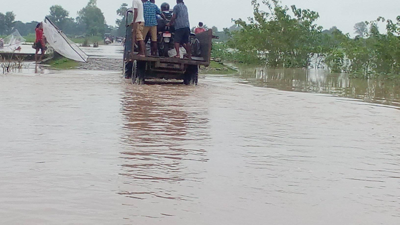 बाढीले भजनी–जोशीपुर सडक खण्ड अवरुद्ध, अधिकांश वडा डुबानमा