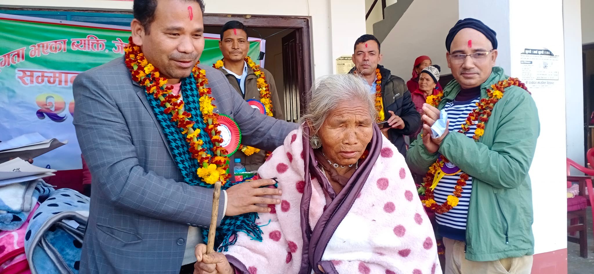 जेष्ठ नागरिकलाई सम्मान