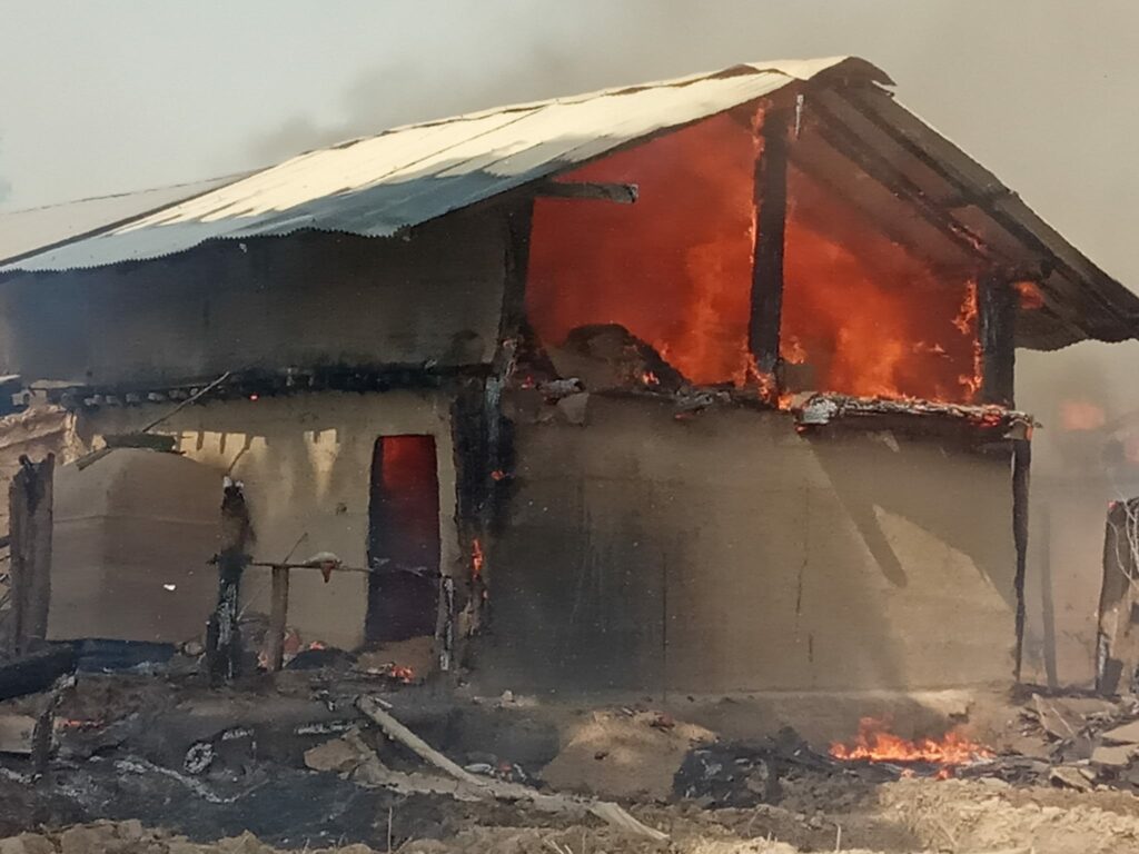 विपतपुर शिविरमा आगलागी, आधा बस्ती जलेर नष्ट