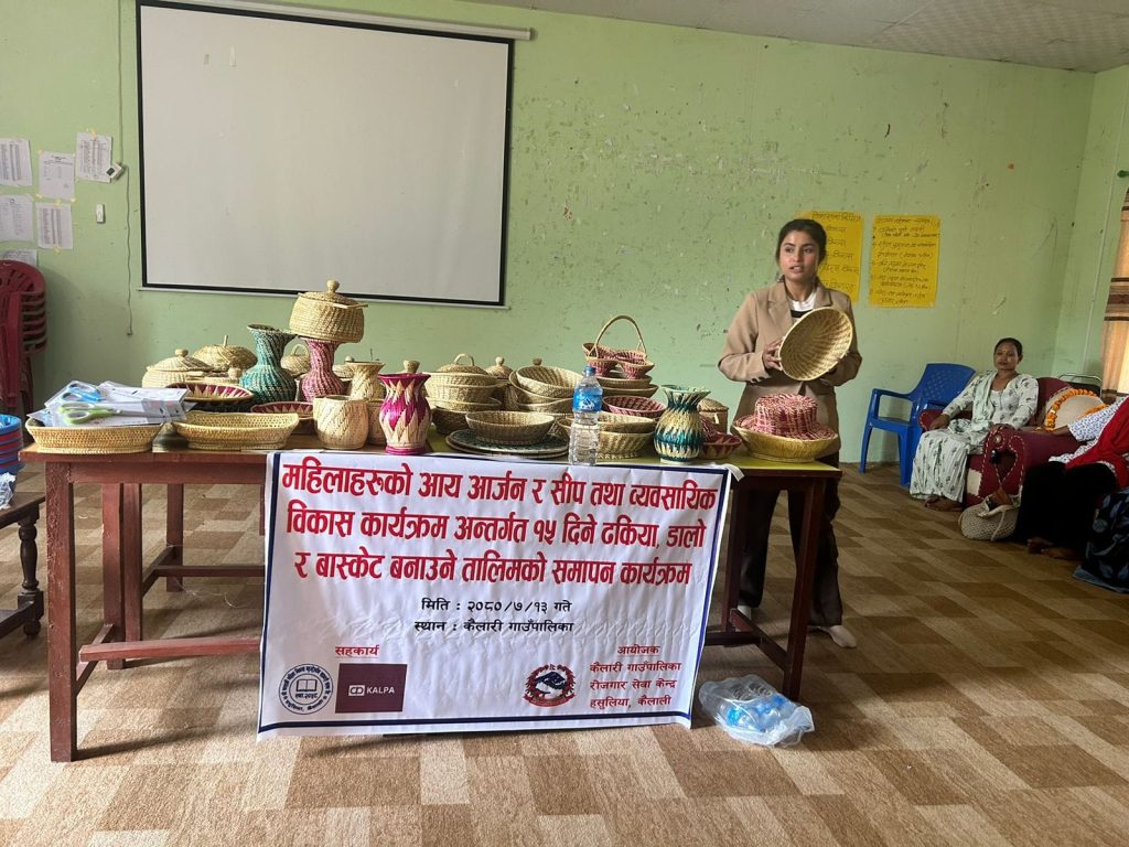 आय आर्जन र सीप विकासका लागि ढकिया बुन्ने तालिम