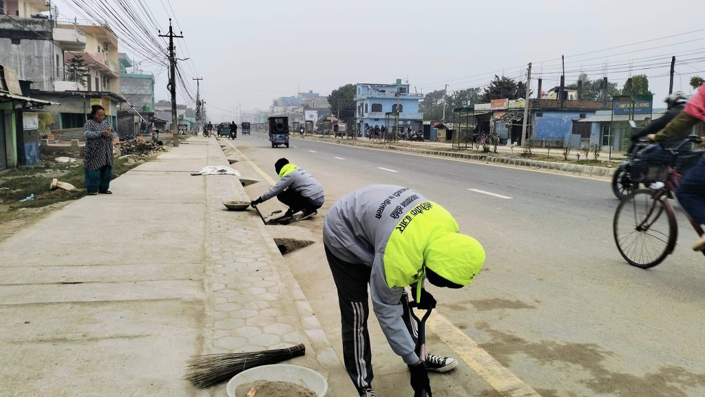 धनगढीको मोतिचौकमा सरसफाई