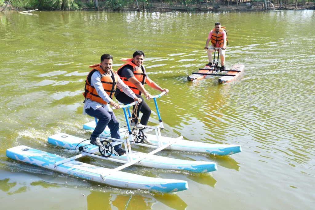 धनगढीको फिस रिसोर्टमा वाटर साइकल सञ्चालन