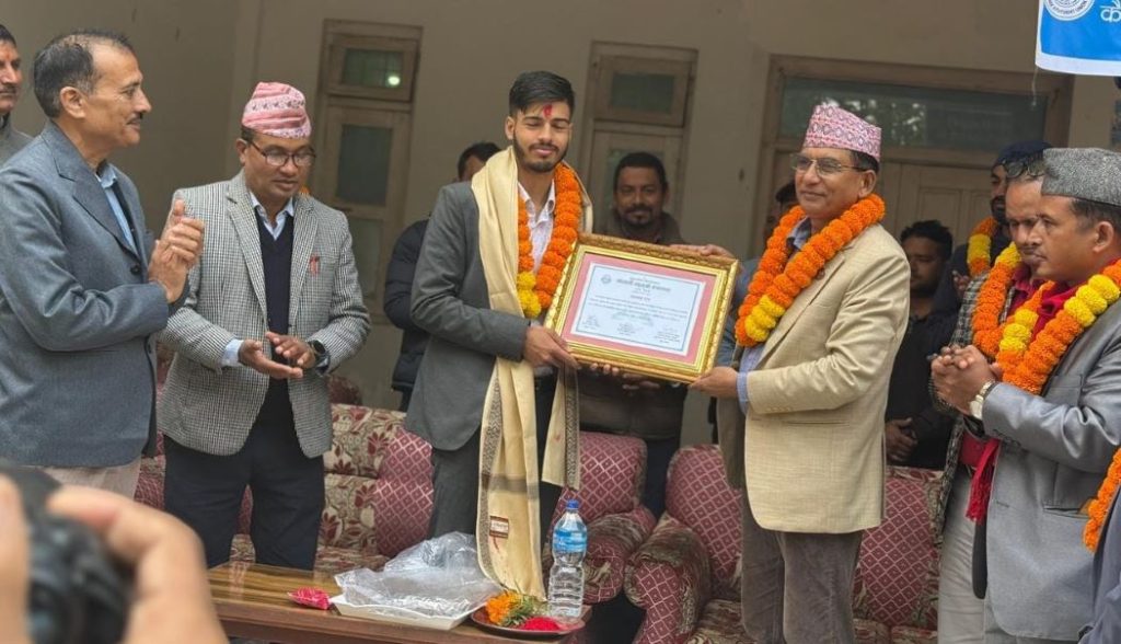 व्यवस्थापन सङ्कायमा टियू टपर भट्ट सम्मानित