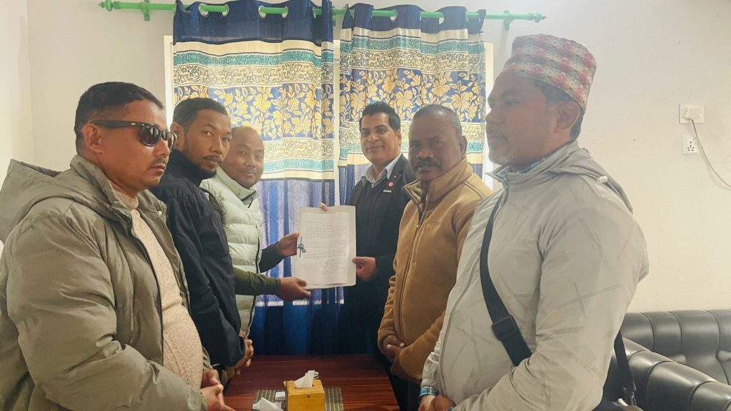 थारु संस्कृति र स्वाभिमानमाथि आँच आउने कार्य भएको भन्दै आपत्ति