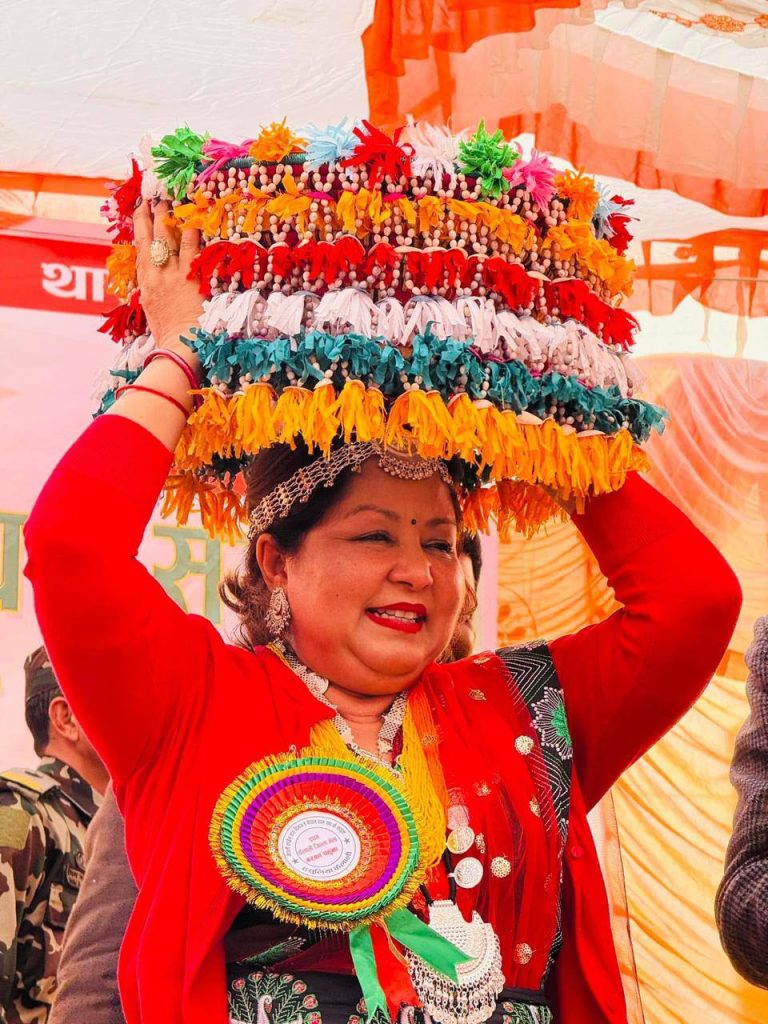 थारु पहिरनमा डा. आरजु (फोटो फिचर)