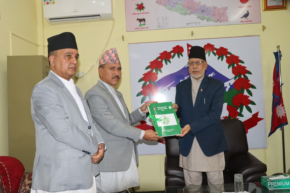 महालेखा परीक्षकको प्रतिवेदन प्रदेश प्रमुखसमक्ष पेस