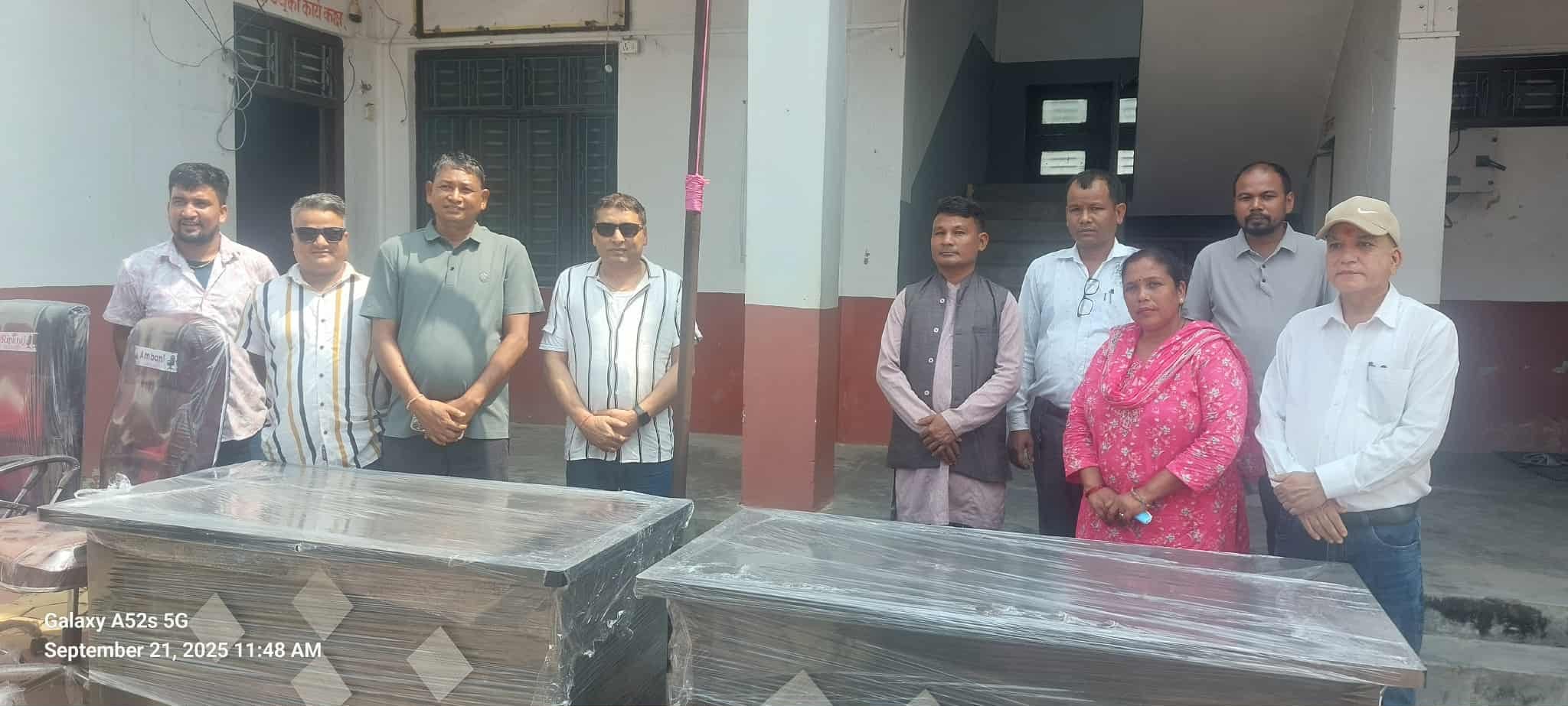 मालिकार्जुन कंक्रिट उद्योगद्वारा टेबुल र कुर्सी सहयोग