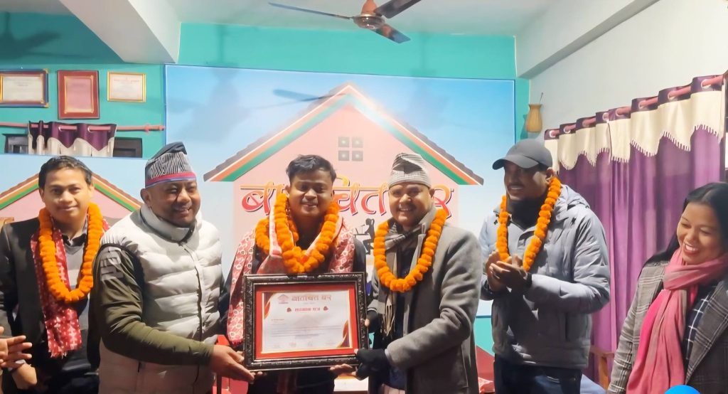 पाइलट मिलन चौधरीलाई सम्मान