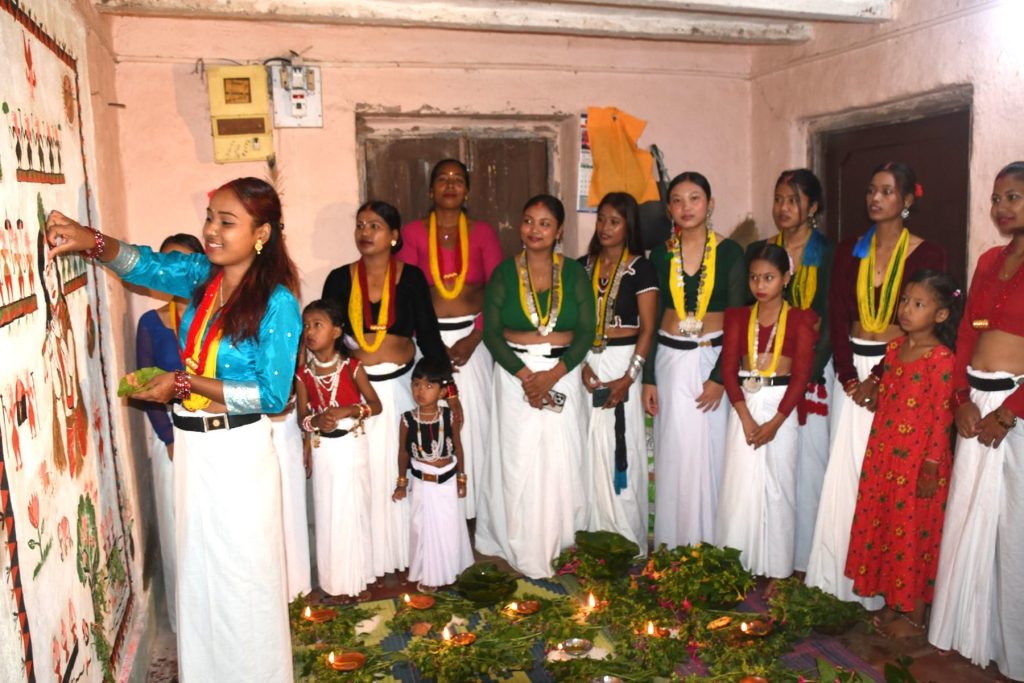 थारु समुदायले भव्यताका साथ मनायो अस्टिम्की पर्व